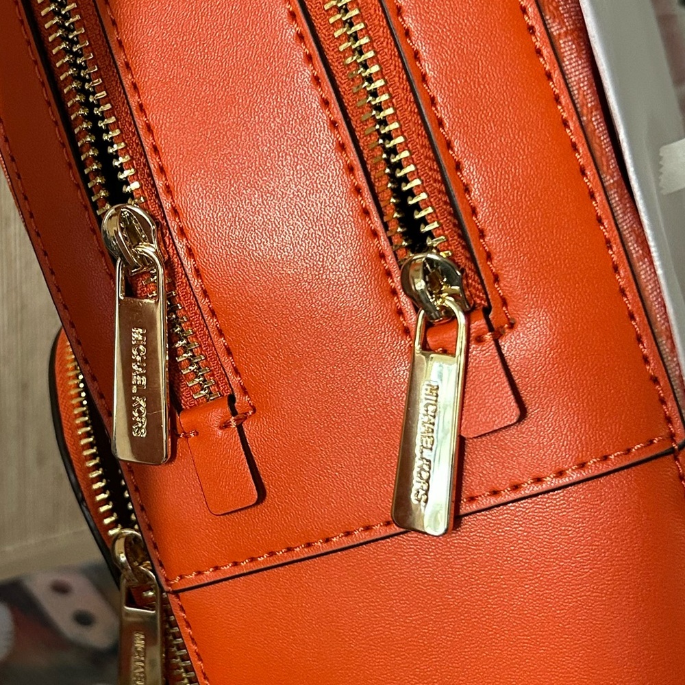 Michael Kors Signature Ombré Backpack NWT - Picture 10 of 10